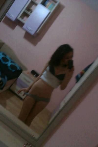 Samantha (22), California | Casual Encounters and Chat