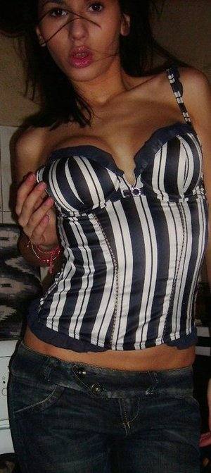 Cindy, 24, North Carolina | Flirty Adult Profile for Older Men