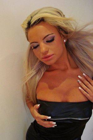 Hollie, 24 in Oklahoma | Younger Adult Woman, Older Men