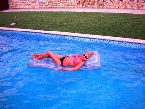 Meet Ellie (23) from Alberta | Local Dating Profile