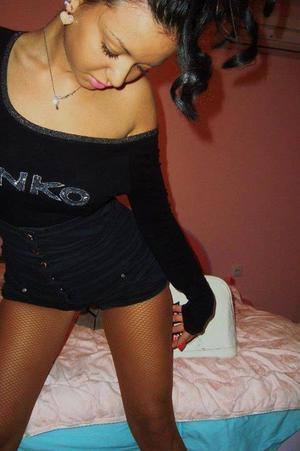 Elise (18) in Pennsylvania | Local Adult Woman