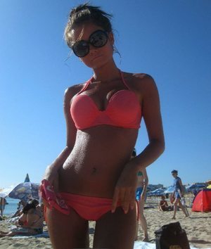 Alishia from Maine is looking for adult webcam chat