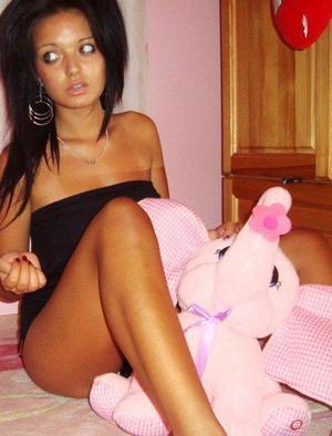 Ella from Tatum, New Mexico is looking for adult webcam chat