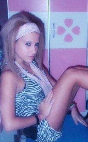 Melani from Woodmore, Maryland is looking for adult webcam chat