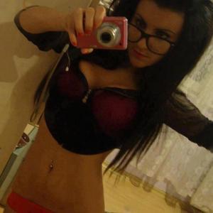 Gussie from Hanceville, Alabama is looking for adult webcam chat
