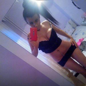 Dominica from Centerville, Utah is looking for adult webcam chat