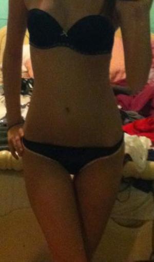 Idella from Macy, Indiana is looking for adult webcam chat