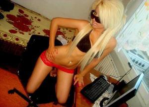 Dorthey from Columbus, Nebraska is looking for adult webcam chat