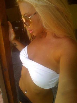Charleen from Lincoln Center, Kansas is looking for adult webcam chat