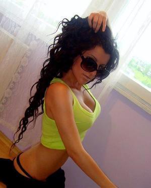 Venetta from District Of Columbia is looking for adult webcam chat