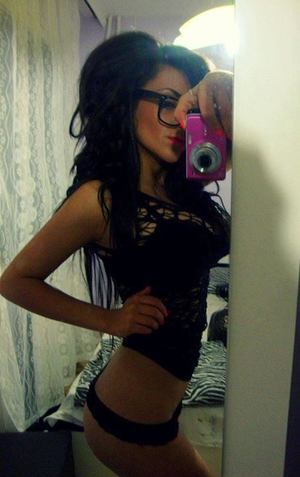 Elisa from Buckley, Washington is looking for adult webcam chat