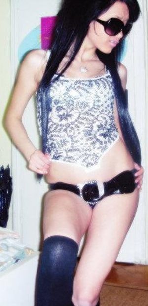 Cammie from Twin Oaks, Oklahoma is looking for adult webcam chat