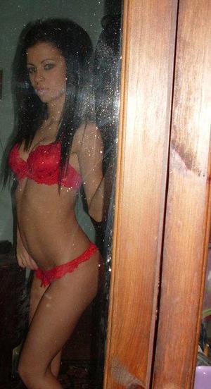 Tama from Chumuckla, Florida is looking for adult webcam chat