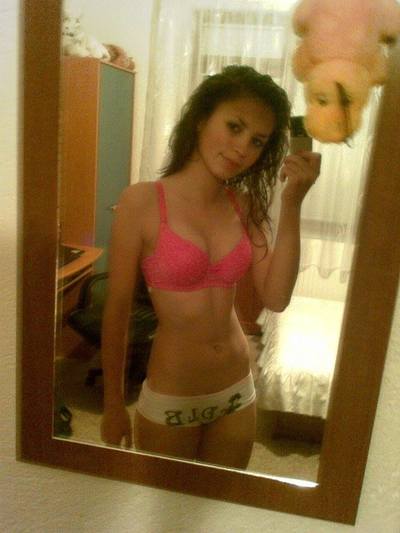 Kathyrn from Virginia is looking for adult webcam chat