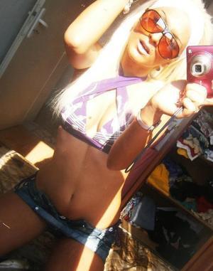 Kathyrn from Garfield, Kansas is looking for adult webcam chat