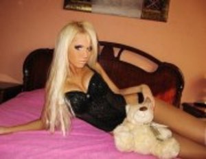 Liane from Clay City, Kentucky is looking for adult webcam chat