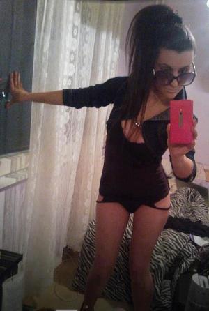 Jeanelle from Saint Georges, Delaware is looking for adult webcam chat