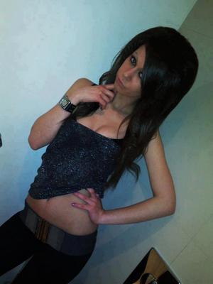 Rozella from Lennox, South Dakota is looking for adult webcam chat