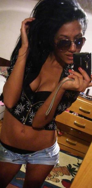 Sacha from Virginia is looking for adult webcam chat