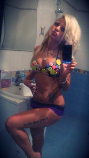 Lovella from  is looking for adult webcam chat